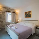 La Mama Baška Voda